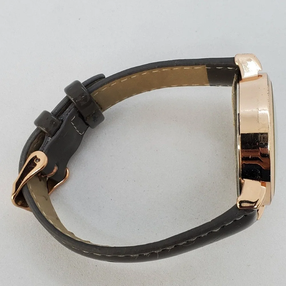 Minimalist Women's‎ Watch 36MM Gold Tone Case Brown Leather Bands New Battery